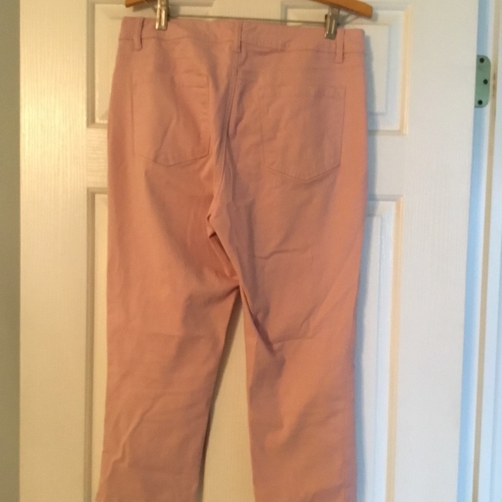 Cropped pink pants